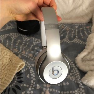 Beats solo 3 wireless in silver brand new